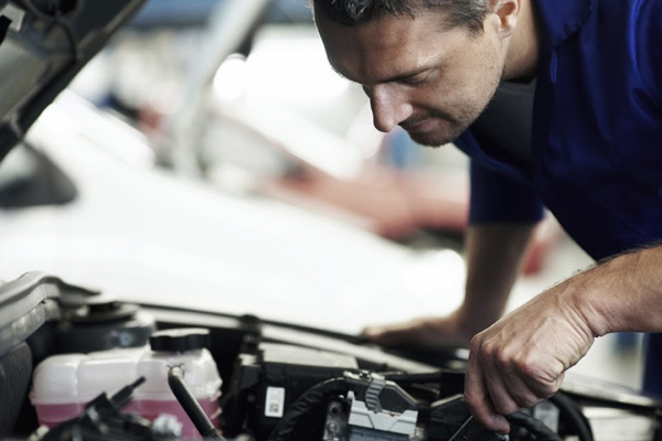 Car mechanic